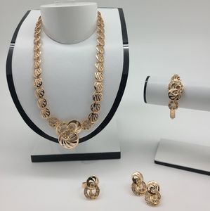 Chic Gold Jewelry Set